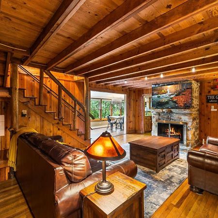 Whiskey Ridge Lodge, A Restored 1940S Gem, 2 Mins From Downtown, Breathtaking City Views, Custom Game Room, And Spacious Elegance ガトリンバーグ エクステリア 写真