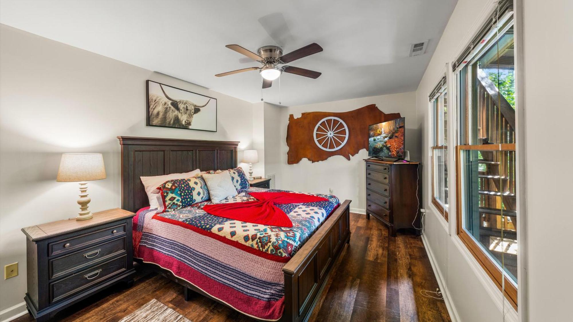 Whiskey Ridge Lodge, A Restored 1940S Gem, 2 Mins From Downtown, Breathtaking City Views, Custom Game Room, And Spacious Elegance ガトリンバーグ エクステリア 写真