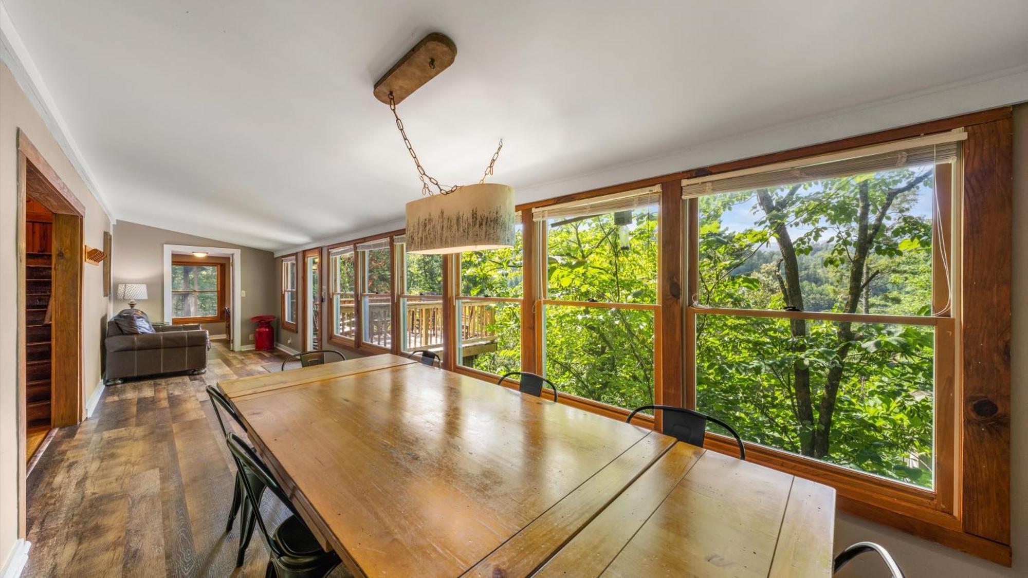 Whiskey Ridge Lodge, A Restored 1940S Gem, 2 Mins From Downtown, Breathtaking City Views, Custom Game Room, And Spacious Elegance ガトリンバーグ エクステリア 写真