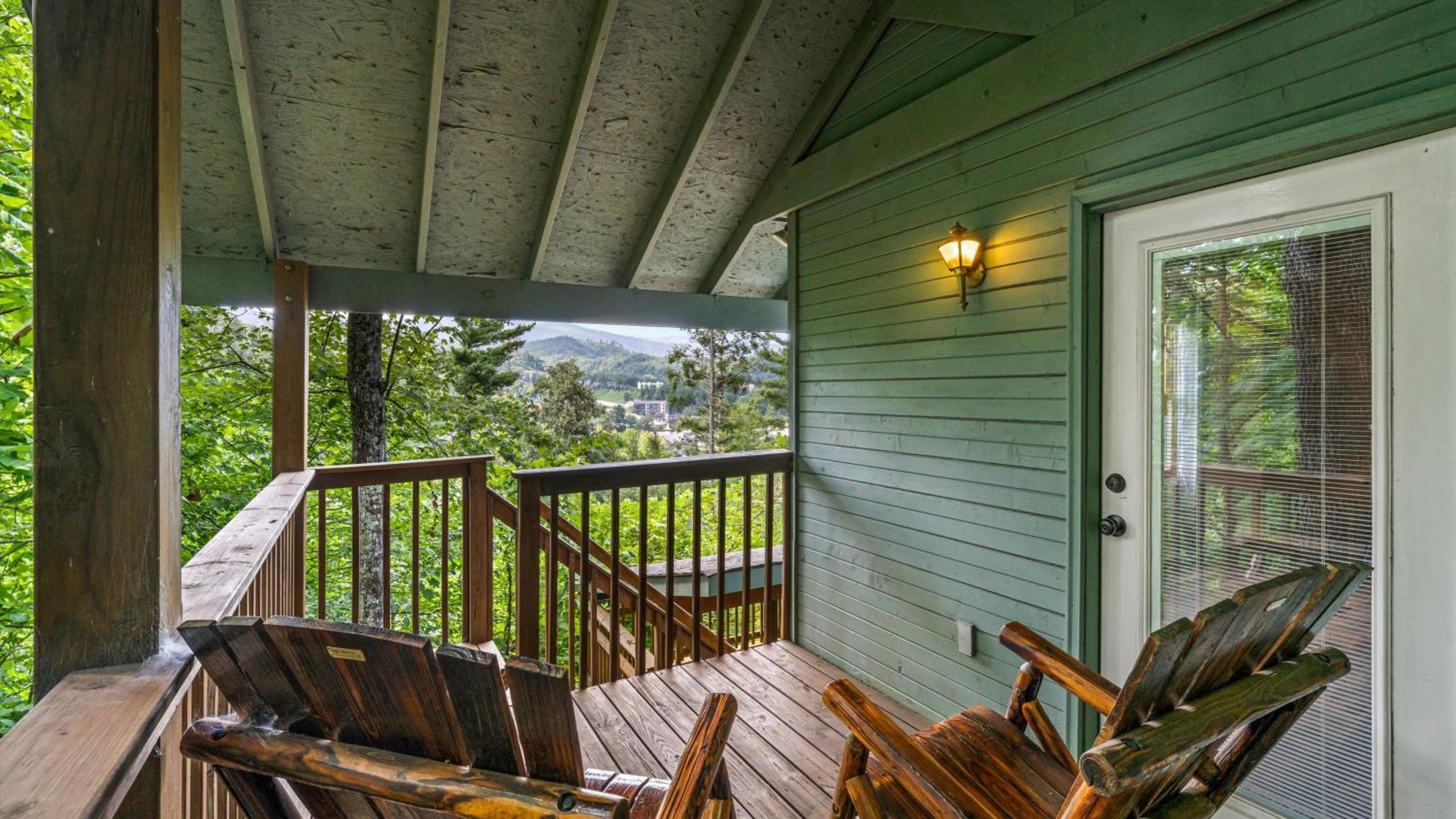Whiskey Ridge Lodge, A Restored 1940S Gem, 2 Mins From Downtown, Breathtaking City Views, Custom Game Room, And Spacious Elegance ガトリンバーグ エクステリア 写真