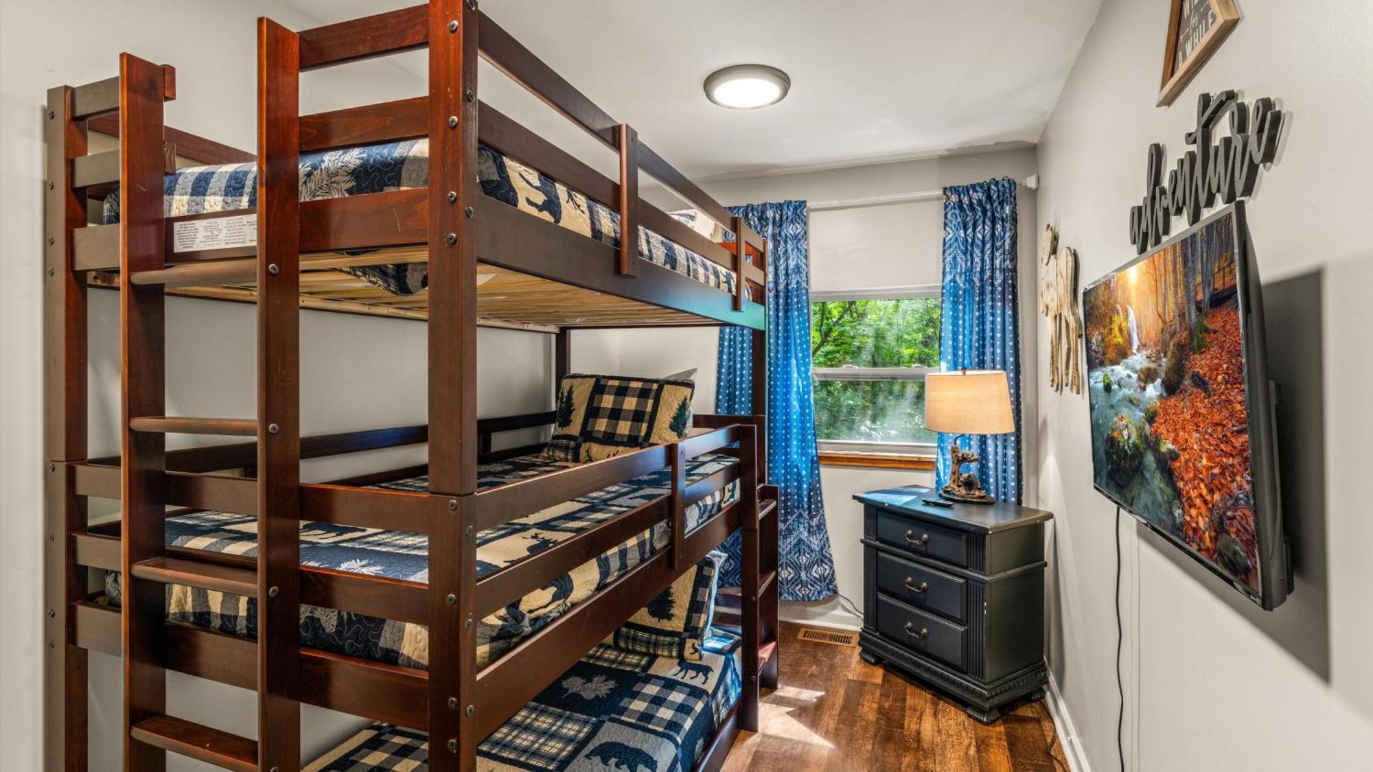 Whiskey Ridge Lodge, A Restored 1940S Gem, 2 Mins From Downtown, Breathtaking City Views, Custom Game Room, And Spacious Elegance ガトリンバーグ エクステリア 写真