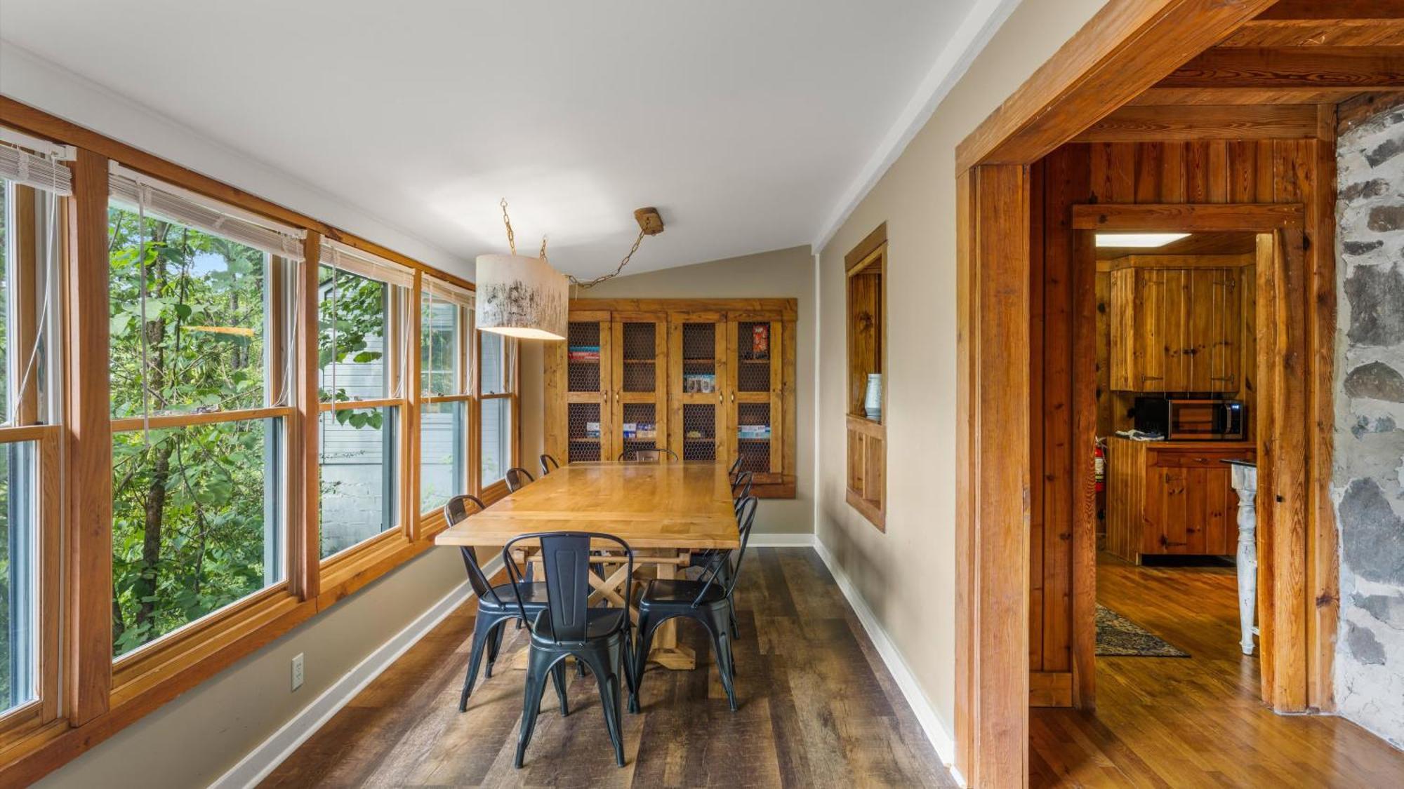Whiskey Ridge Lodge, A Restored 1940S Gem, 2 Mins From Downtown, Breathtaking City Views, Custom Game Room, And Spacious Elegance ガトリンバーグ エクステリア 写真