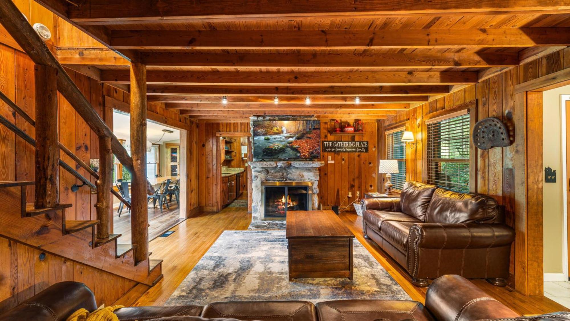 Whiskey Ridge Lodge, A Restored 1940S Gem, 2 Mins From Downtown, Breathtaking City Views, Custom Game Room, And Spacious Elegance ガトリンバーグ エクステリア 写真