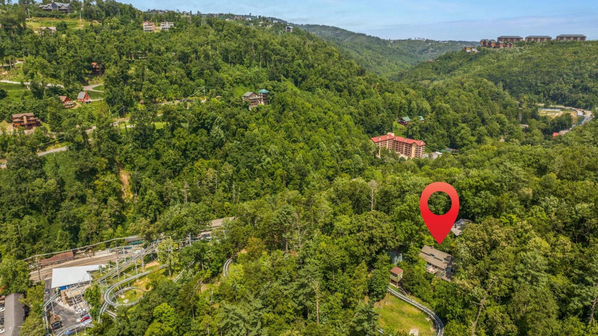 Whiskey Ridge Lodge, A Restored 1940S Gem, 2 Mins From Downtown, Breathtaking City Views, Custom Game Room, And Spacious Elegance ガトリンバーグ エクステリア 写真