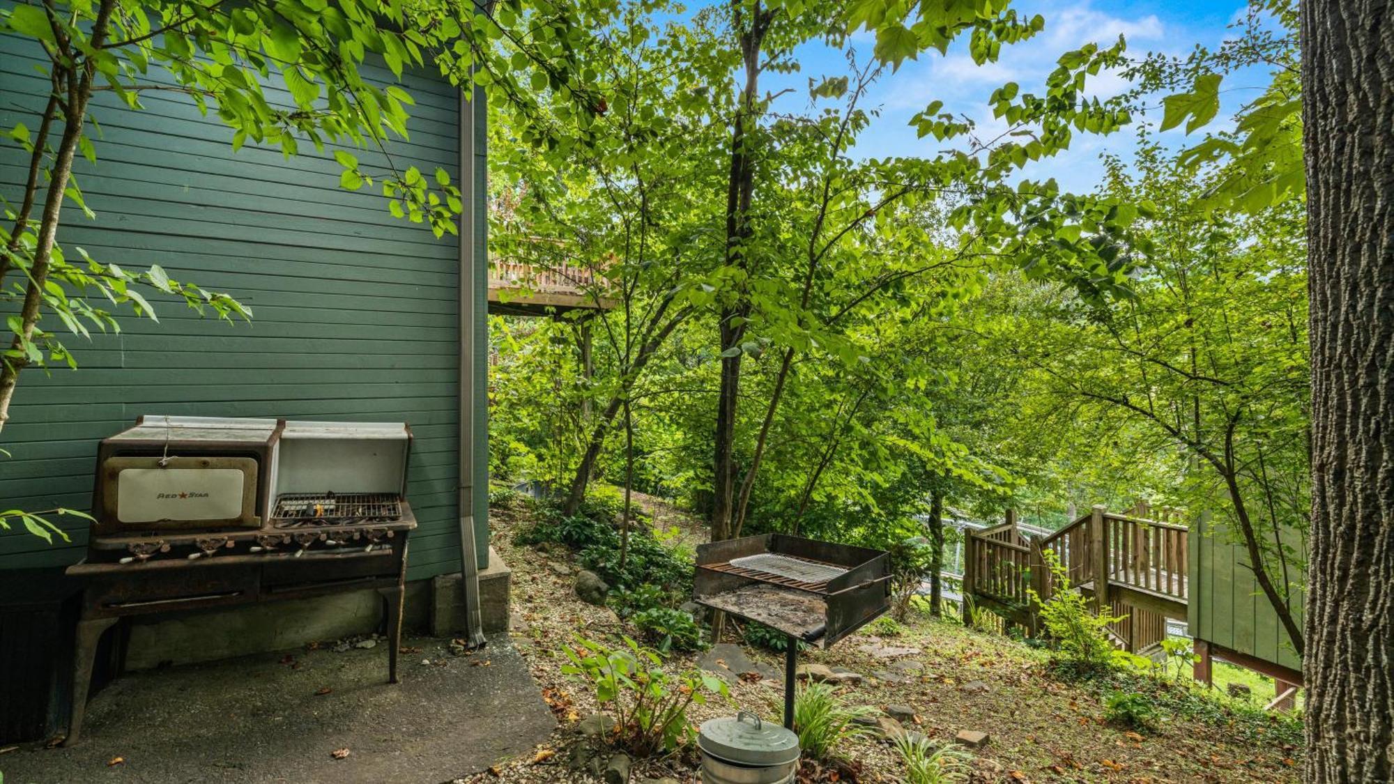 Whiskey Ridge Lodge, A Restored 1940S Gem, 2 Mins From Downtown, Breathtaking City Views, Custom Game Room, And Spacious Elegance ガトリンバーグ エクステリア 写真
