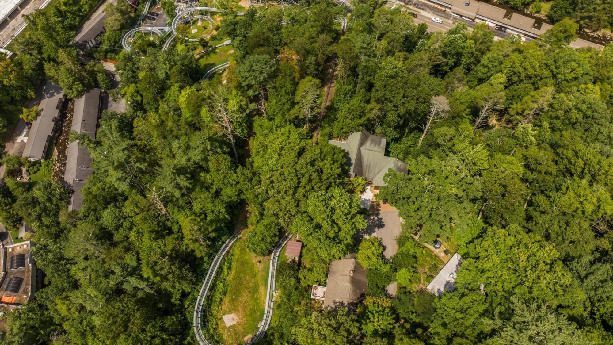 Whiskey Ridge Lodge, A Restored 1940S Gem, 2 Mins From Downtown, Breathtaking City Views, Custom Game Room, And Spacious Elegance ガトリンバーグ エクステリア 写真