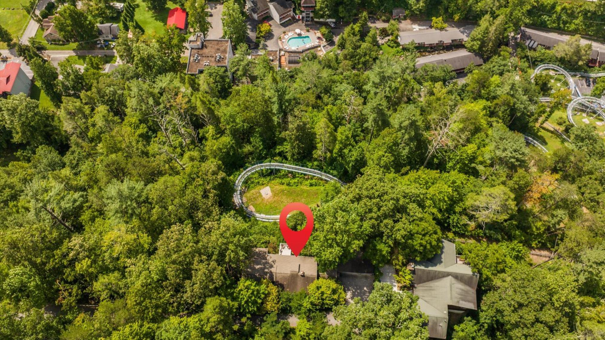 Whiskey Ridge Lodge, A Restored 1940S Gem, 2 Mins From Downtown, Breathtaking City Views, Custom Game Room, And Spacious Elegance ガトリンバーグ エクステリア 写真