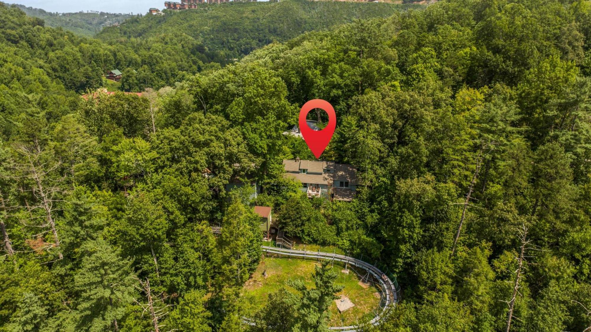 Whiskey Ridge Lodge, A Restored 1940S Gem, 2 Mins From Downtown, Breathtaking City Views, Custom Game Room, And Spacious Elegance ガトリンバーグ エクステリア 写真