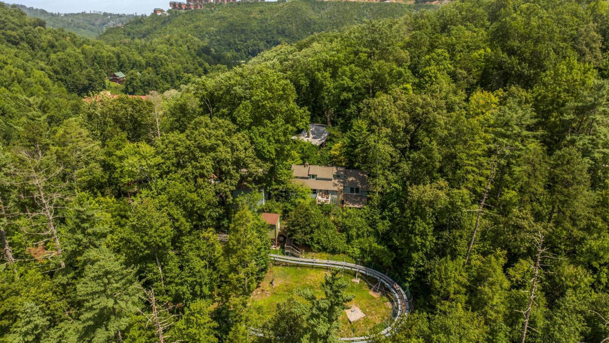 Whiskey Ridge Lodge, A Restored 1940S Gem, 2 Mins From Downtown, Breathtaking City Views, Custom Game Room, And Spacious Elegance ガトリンバーグ エクステリア 写真
