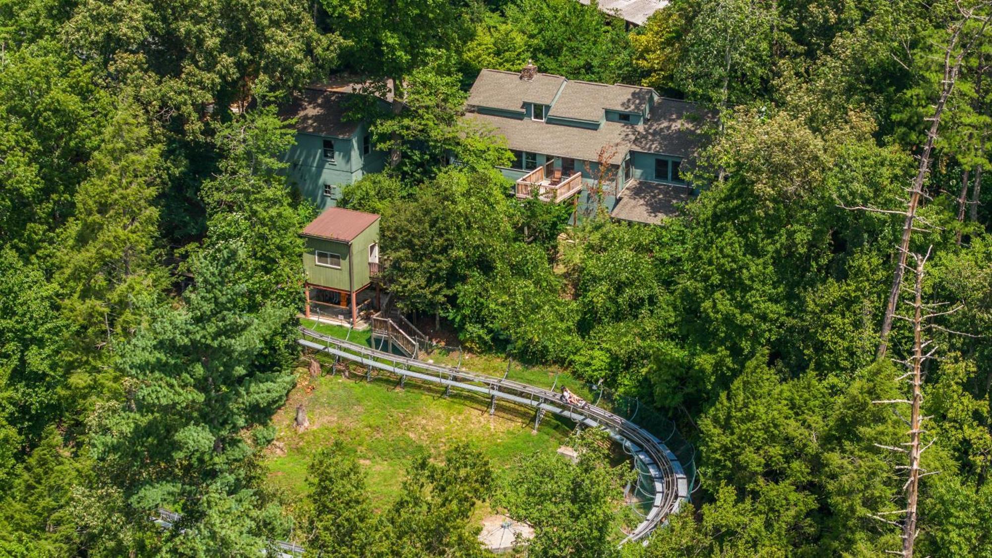 Whiskey Ridge Lodge, A Restored 1940S Gem, 2 Mins From Downtown, Breathtaking City Views, Custom Game Room, And Spacious Elegance ガトリンバーグ エクステリア 写真